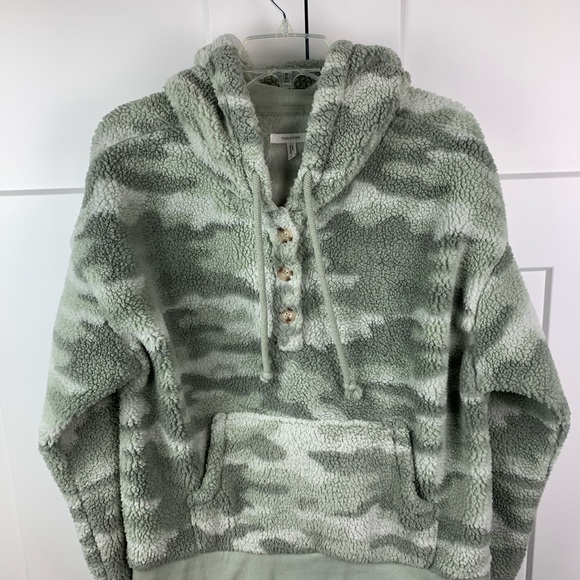 Maurices Tops - Maurices LARGE Camo Fleece Sherpa Henley Hoodie Green Camo